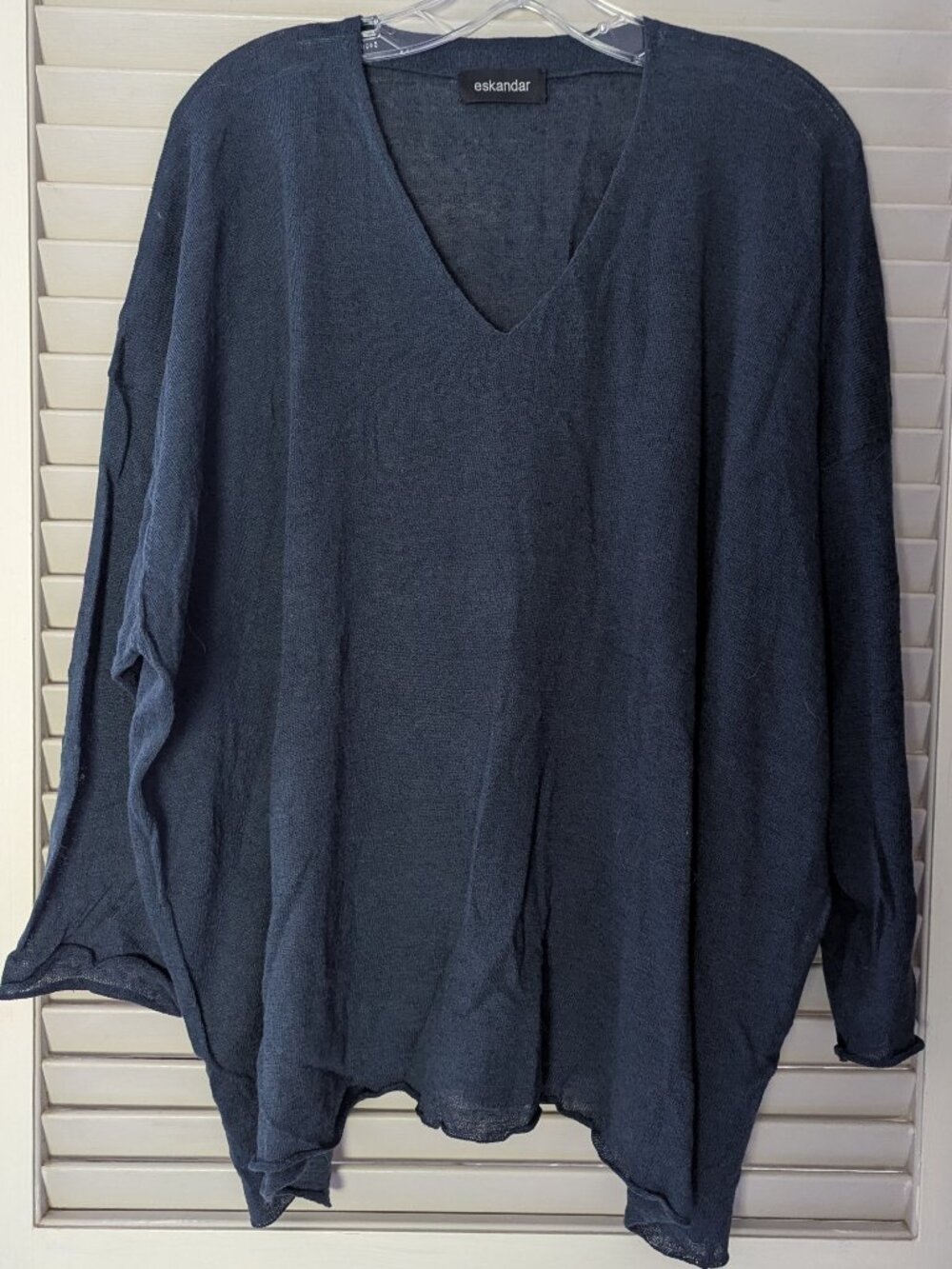 Eskandar linen v-neck